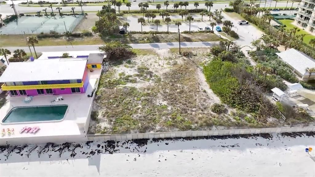 На продажу: $2,400,000 (1.25 acres)