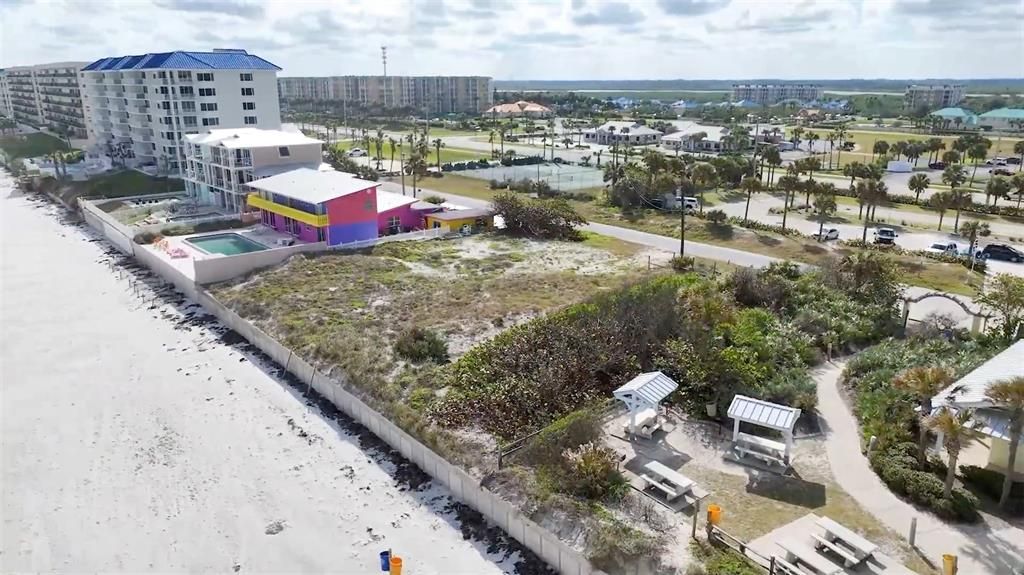 На продажу: $2,400,000 (1.25 acres)