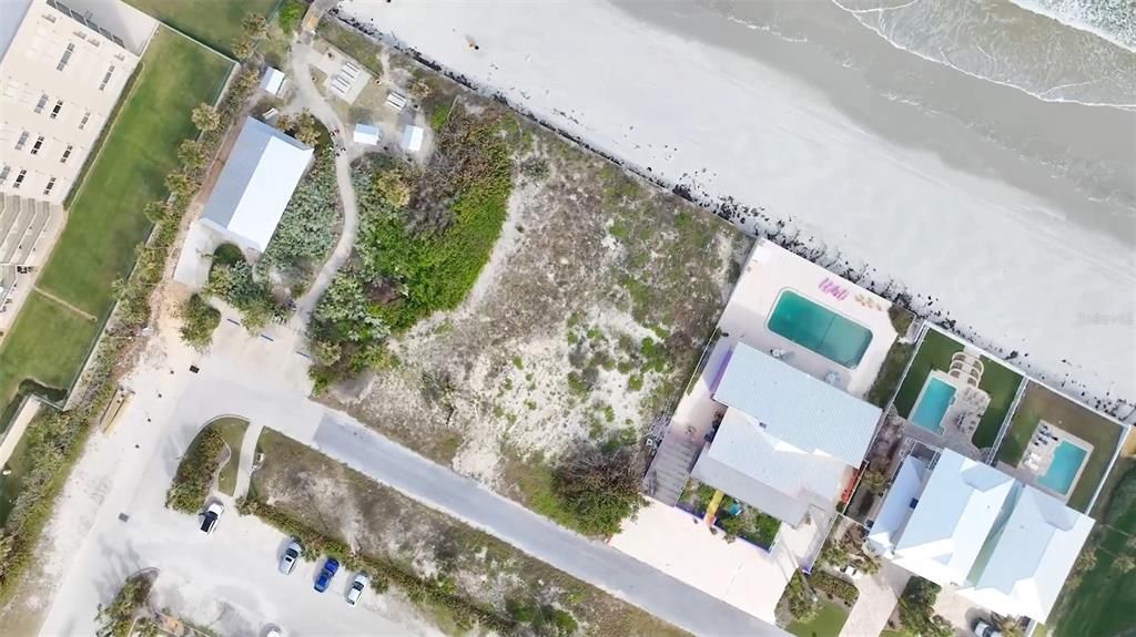 На продажу: $2,400,000 (1.25 acres)