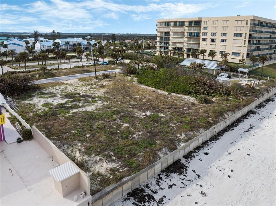 На продажу: $2,400,000 (1.25 acres)