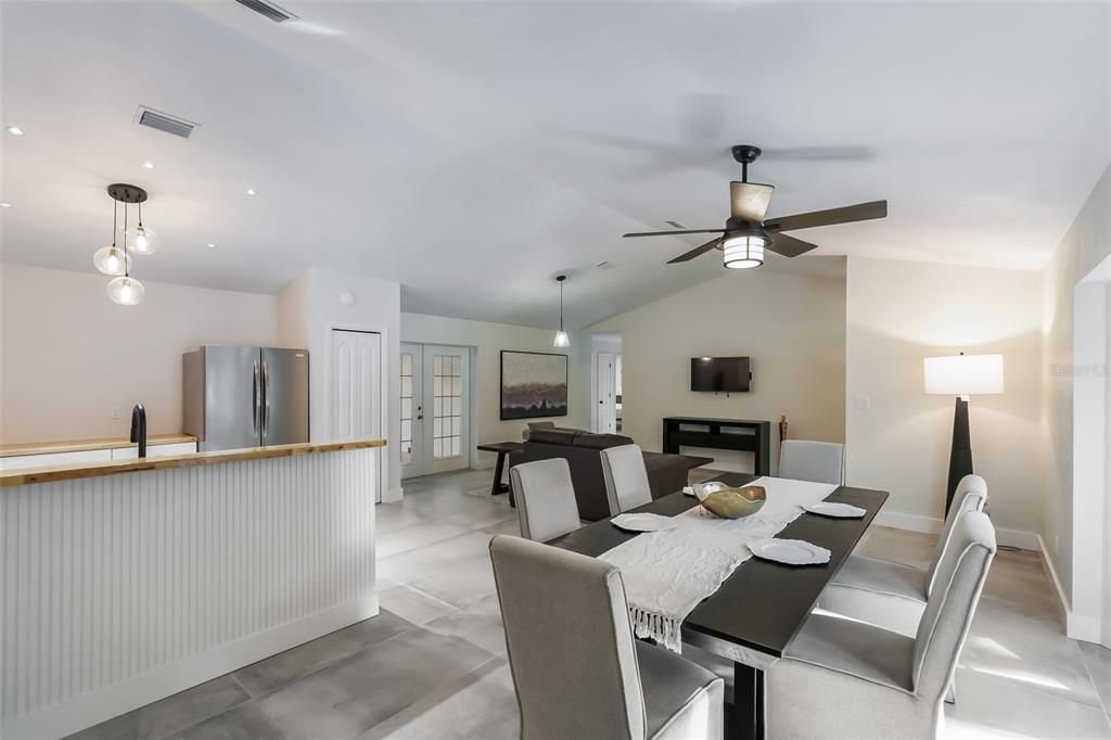 待售: $399,000 (4 贝兹, 2 浴室, 2148 平方英尺)