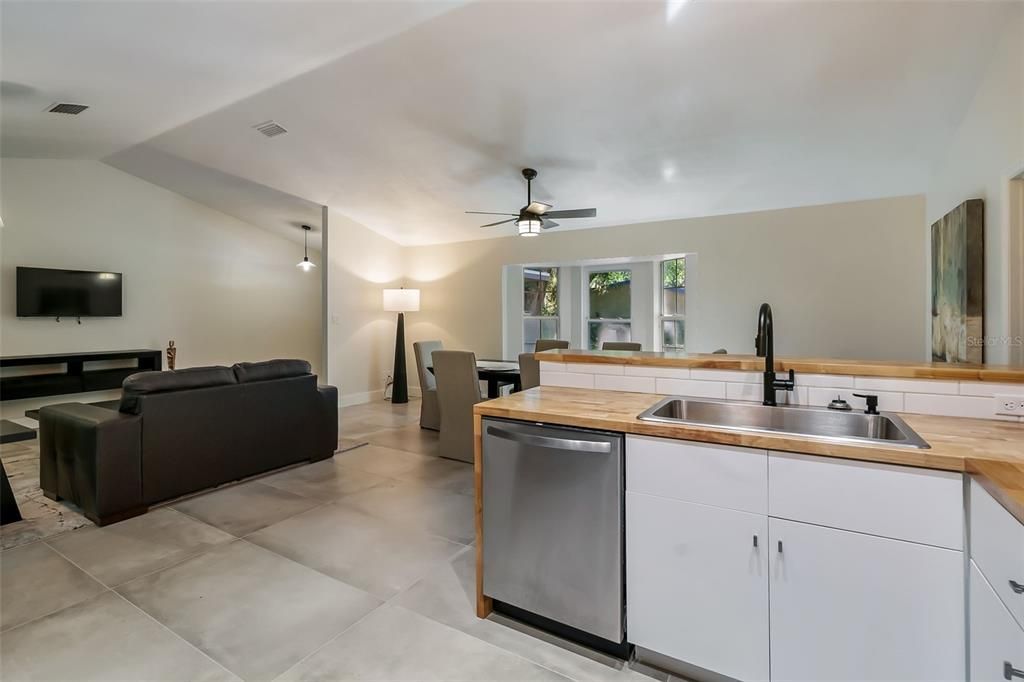 待售: $399,000 (4 贝兹, 2 浴室, 2148 平方英尺)