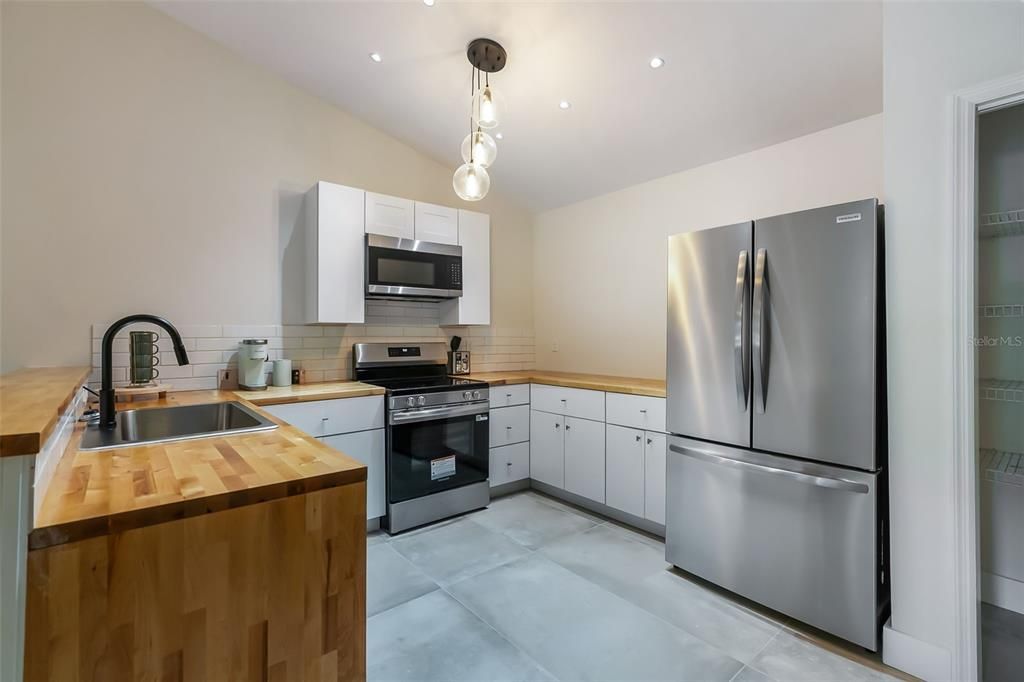 待售: $399,000 (4 贝兹, 2 浴室, 2148 平方英尺)