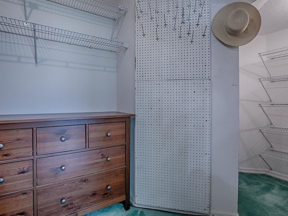 Activo con contrato: $399,999 (3 camas, 2 baños, 2043 Pies cuadrados)