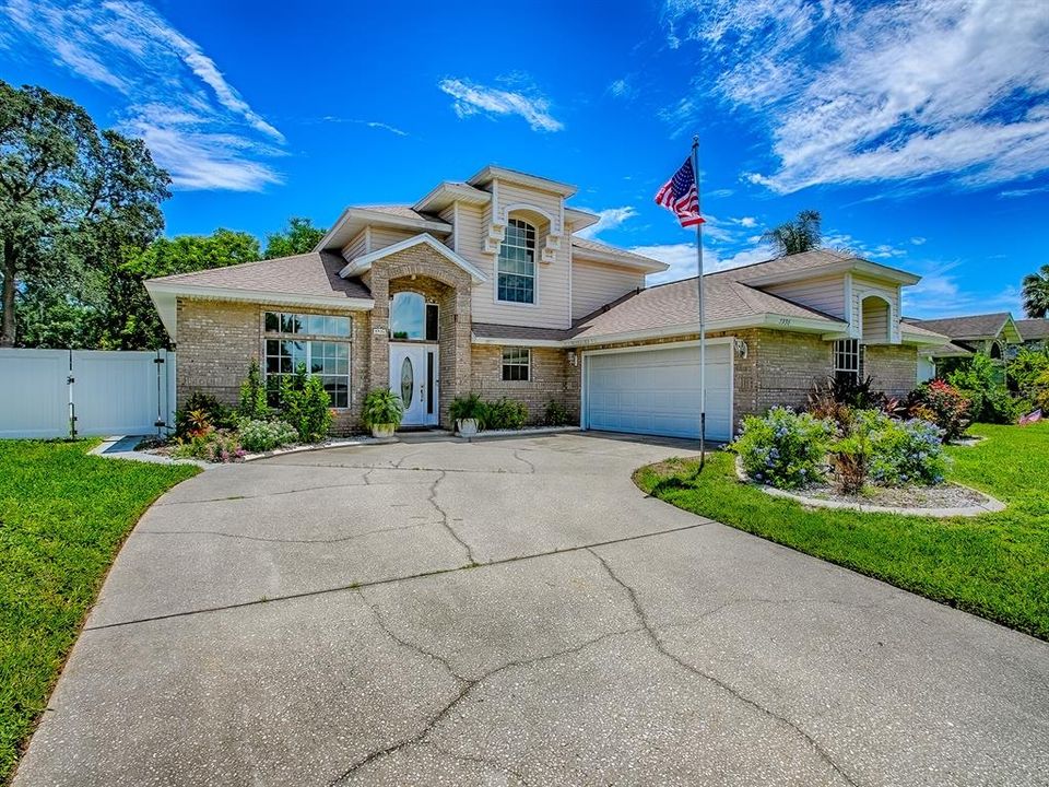 Activo con contrato: $399,999 (3 camas, 2 baños, 2043 Pies cuadrados)