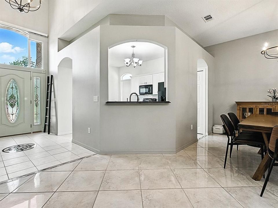 Activo con contrato: $399,999 (3 camas, 2 baños, 2043 Pies cuadrados)