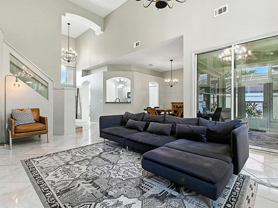 Activo con contrato: $399,999 (3 camas, 2 baños, 2043 Pies cuadrados)