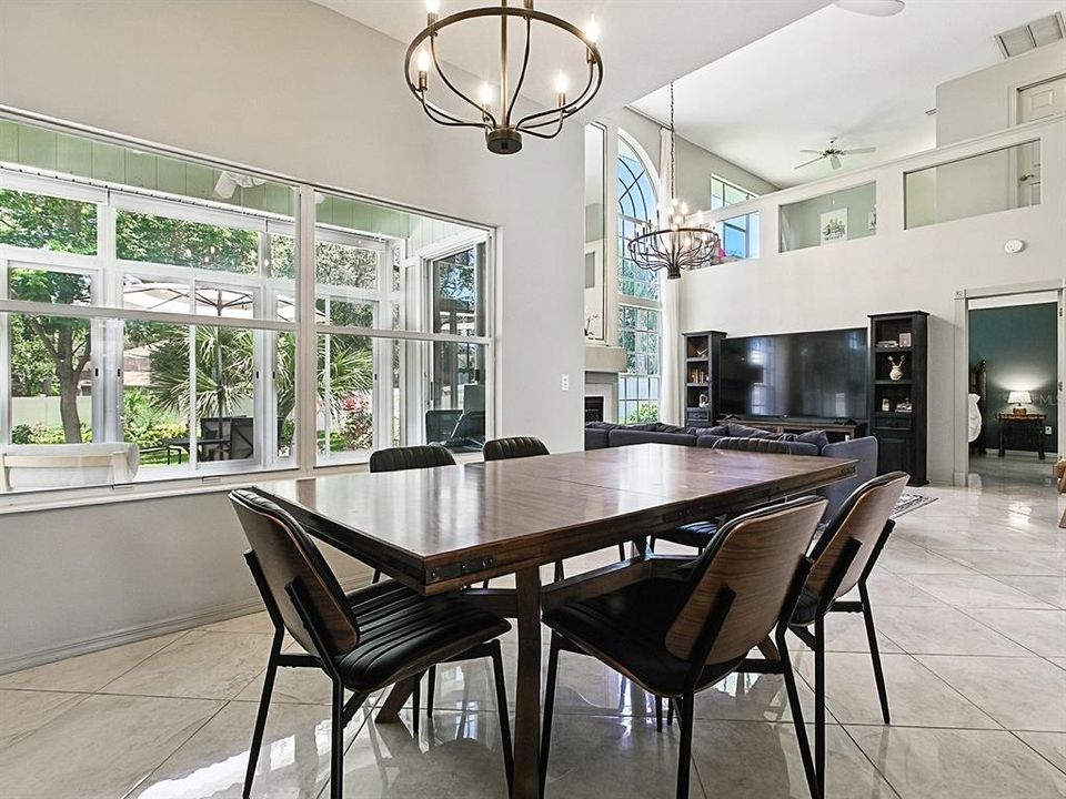 Activo con contrato: $399,999 (3 camas, 2 baños, 2043 Pies cuadrados)