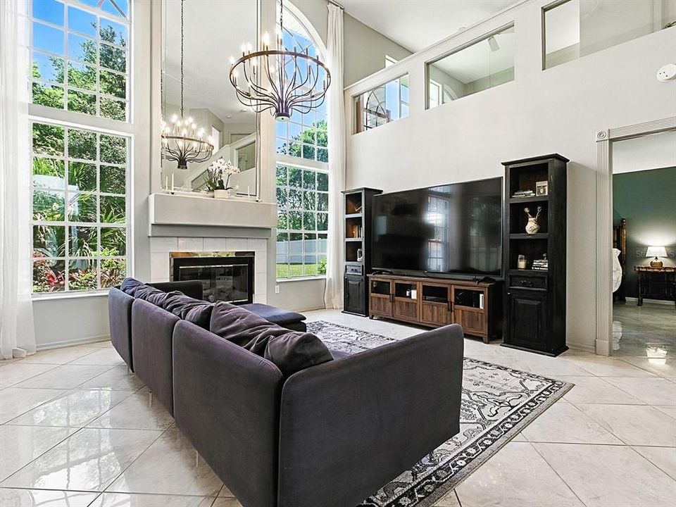 Activo con contrato: $399,999 (3 camas, 2 baños, 2043 Pies cuadrados)