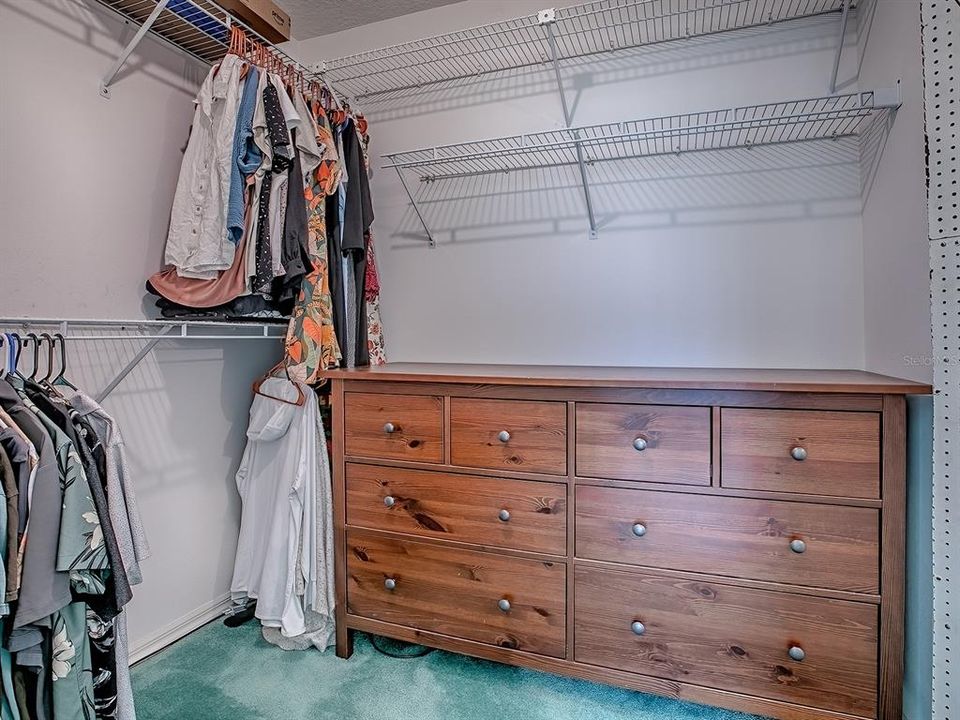 Activo con contrato: $399,999 (3 camas, 2 baños, 2043 Pies cuadrados)