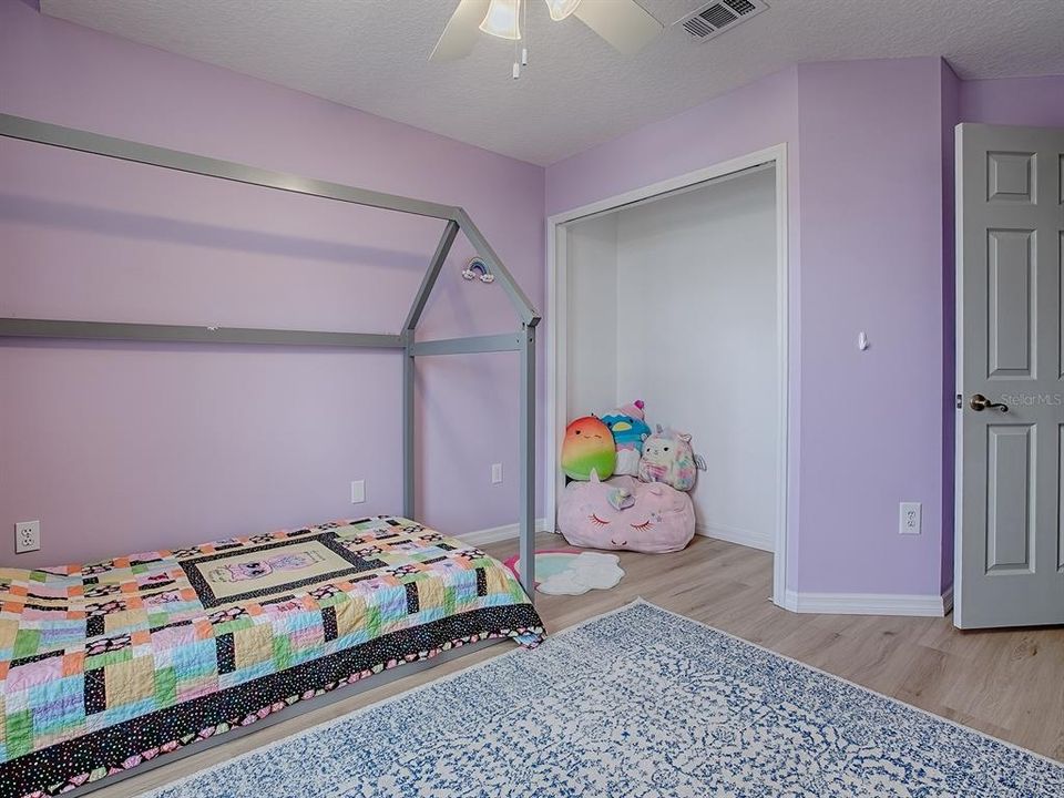 Activo con contrato: $399,999 (3 camas, 2 baños, 2043 Pies cuadrados)