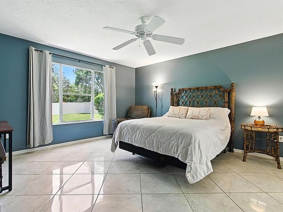 Activo con contrato: $399,999 (3 camas, 2 baños, 2043 Pies cuadrados)