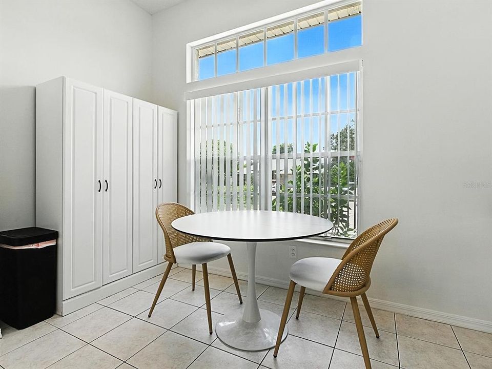 Activo con contrato: $399,999 (3 camas, 2 baños, 2043 Pies cuadrados)