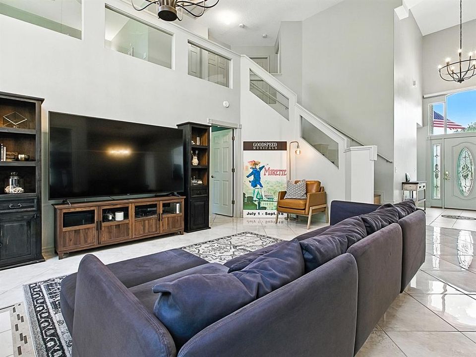 Activo con contrato: $399,999 (3 camas, 2 baños, 2043 Pies cuadrados)