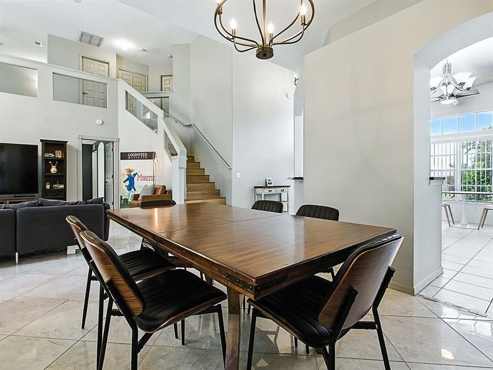 Activo con contrato: $399,999 (3 camas, 2 baños, 2043 Pies cuadrados)