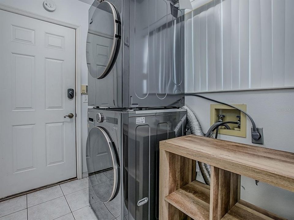 Activo con contrato: $399,999 (3 camas, 2 baños, 2043 Pies cuadrados)