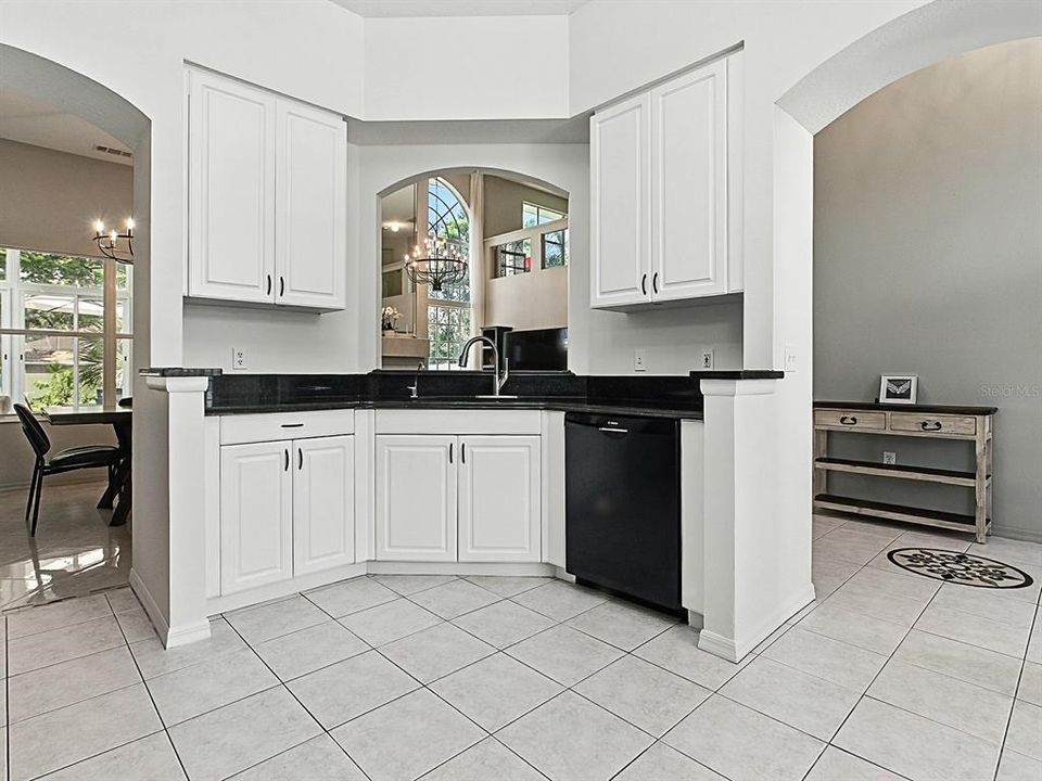 Activo con contrato: $399,999 (3 camas, 2 baños, 2043 Pies cuadrados)