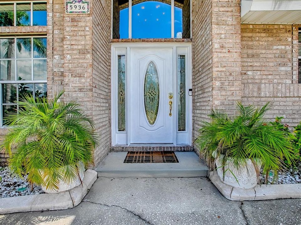 Activo con contrato: $399,999 (3 camas, 2 baños, 2043 Pies cuadrados)