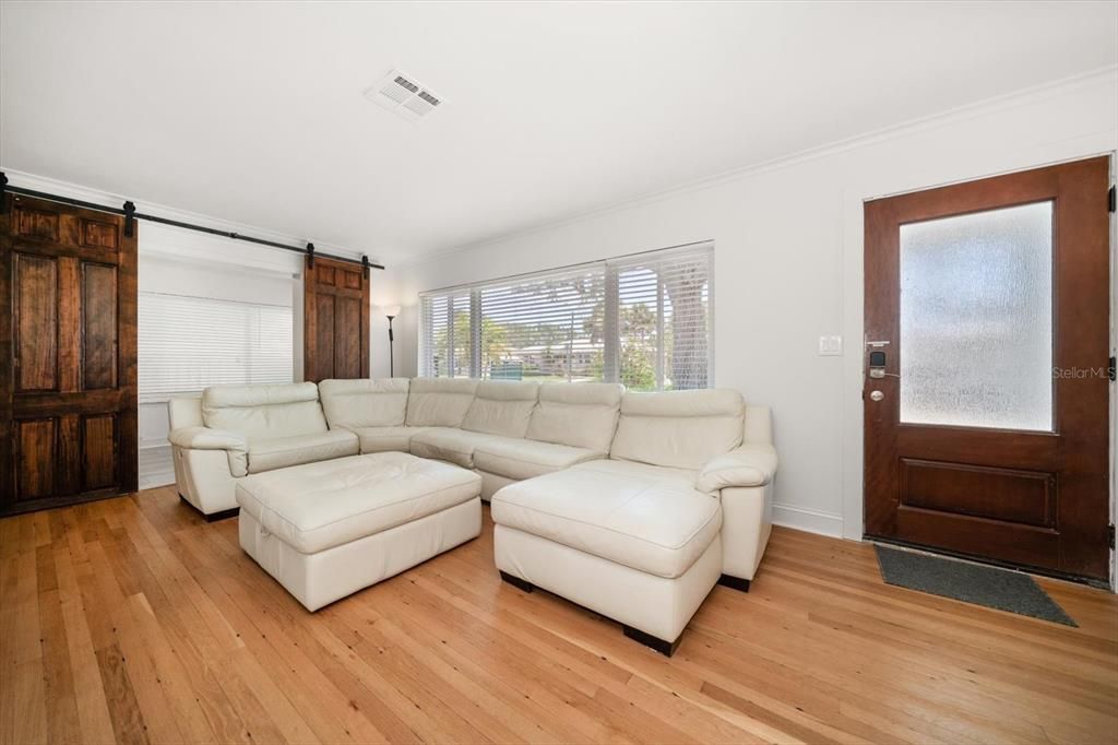 En Venta: $799,000 (4 camas, 3 baños, 1446 Pies cuadrados)