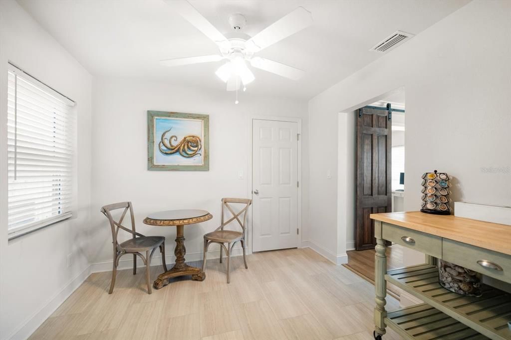 En Venta: $799,000 (4 camas, 3 baños, 1446 Pies cuadrados)