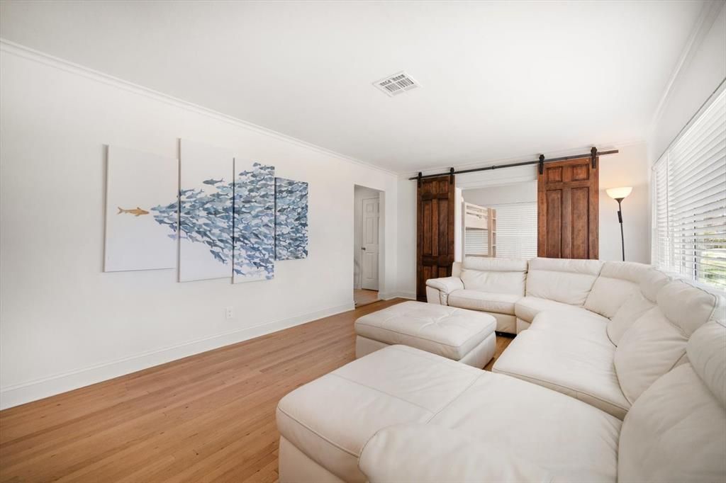 En Venta: $799,000 (4 camas, 3 baños, 1446 Pies cuadrados)