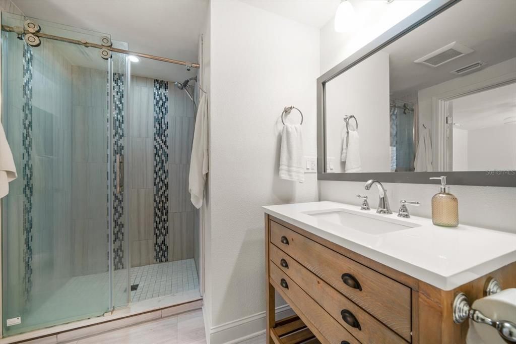 En Venta: $799,000 (4 camas, 3 baños, 1446 Pies cuadrados)