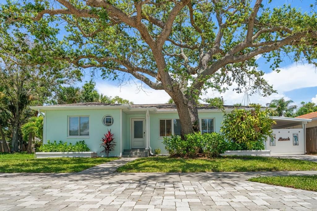 En Venta: $799,000 (4 camas, 3 baños, 1446 Pies cuadrados)