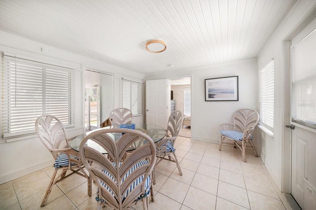 En Venta: $799,000 (4 camas, 3 baños, 1446 Pies cuadrados)