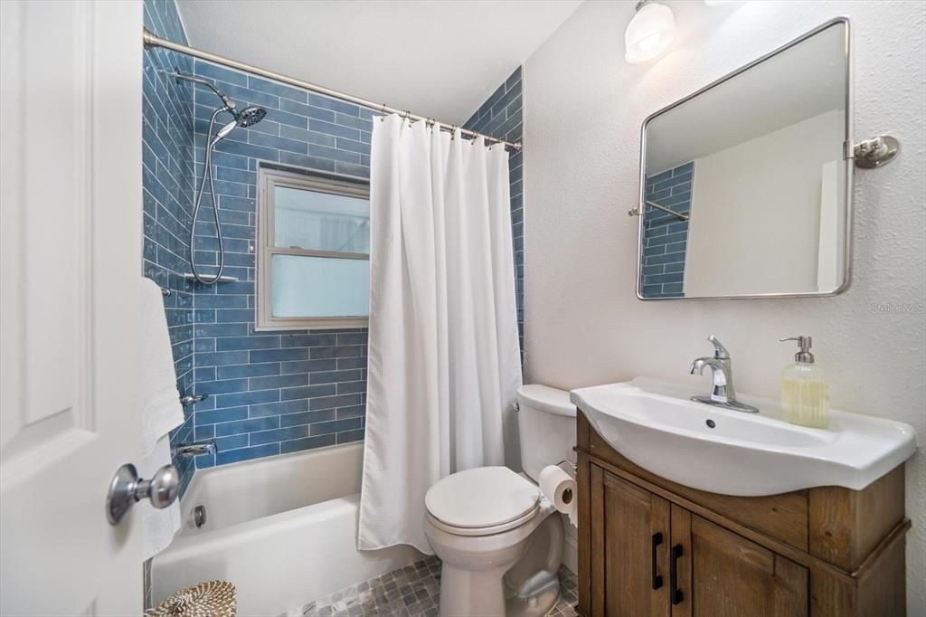 En Venta: $799,000 (4 camas, 3 baños, 1446 Pies cuadrados)