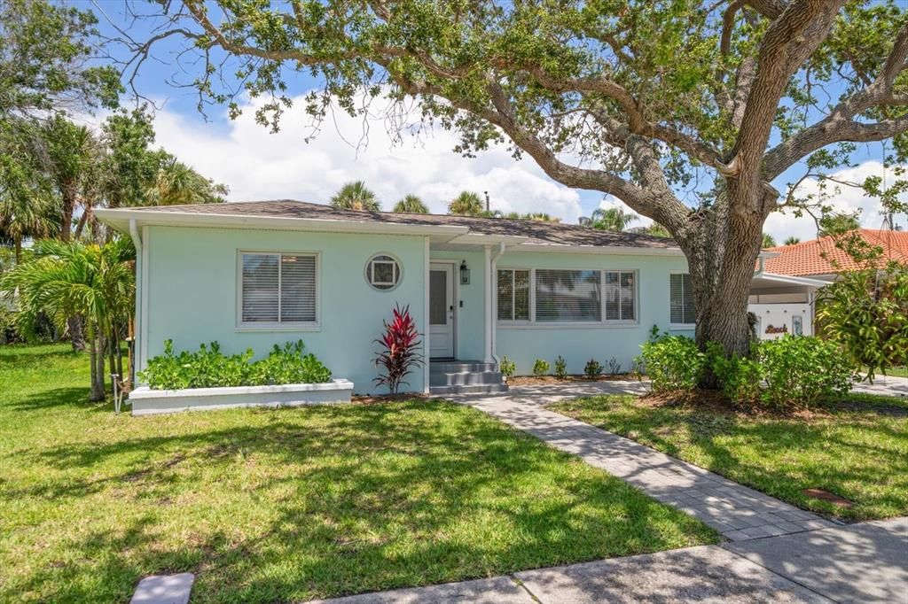 En Venta: $799,000 (4 camas, 3 baños, 1446 Pies cuadrados)