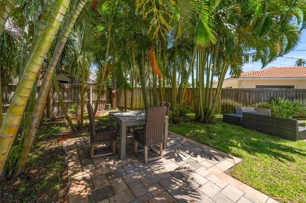 En Venta: $799,000 (4 camas, 3 baños, 1446 Pies cuadrados)