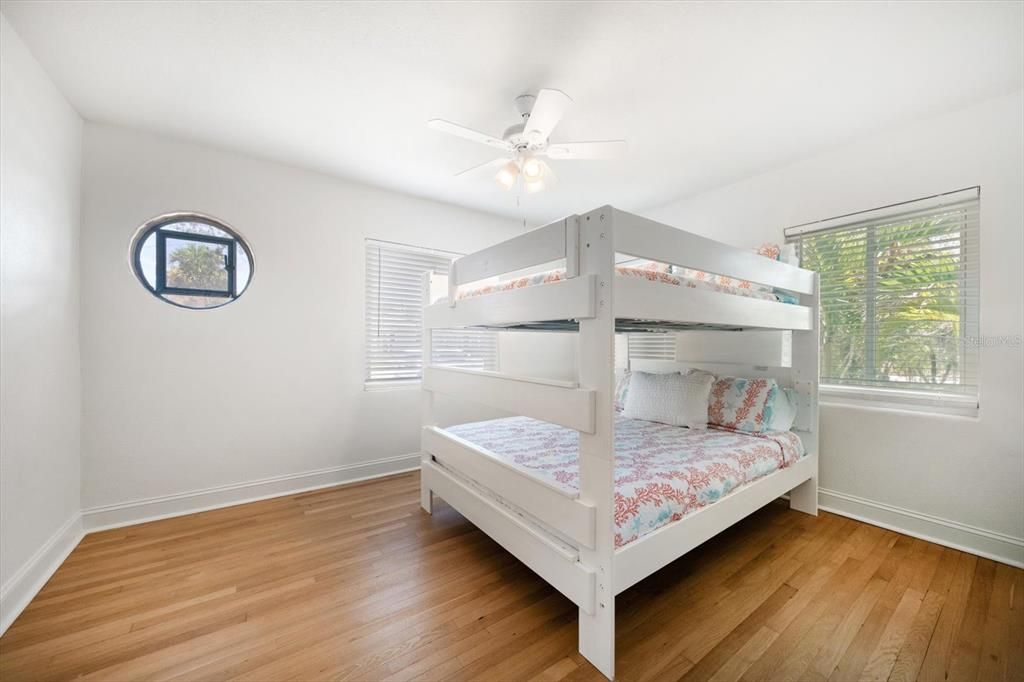 En Venta: $799,000 (4 camas, 3 baños, 1446 Pies cuadrados)