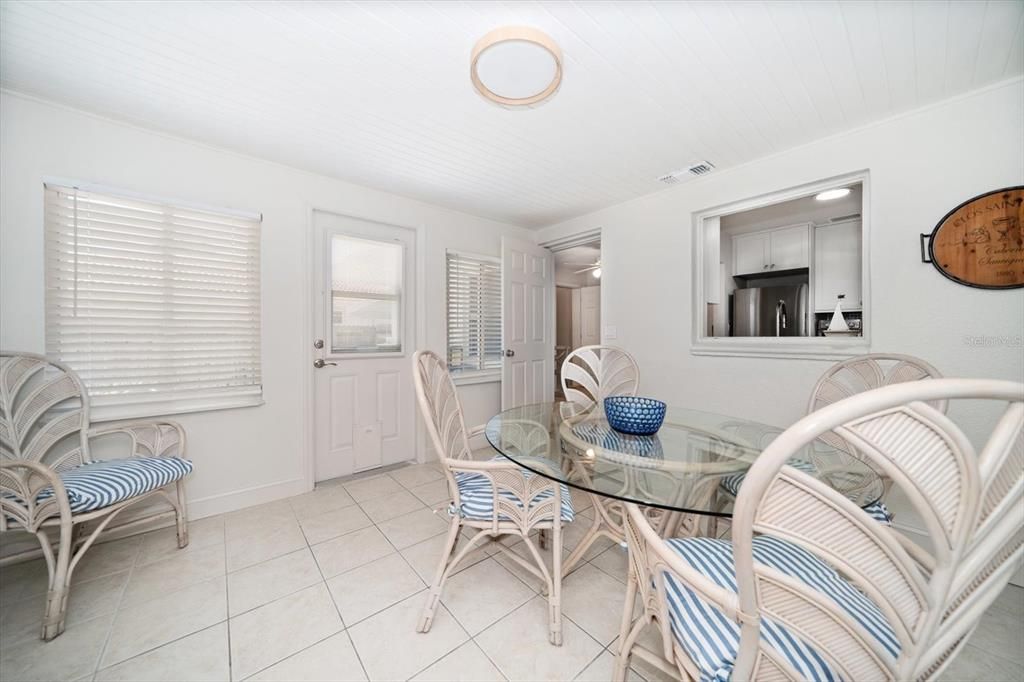 En Venta: $799,000 (4 camas, 3 baños, 1446 Pies cuadrados)