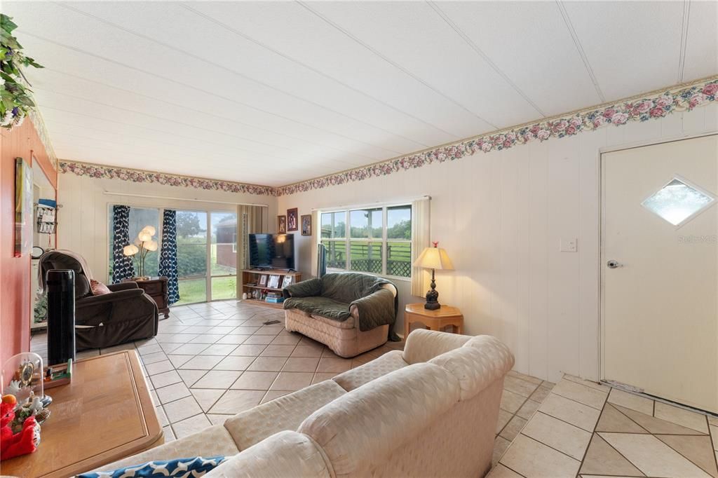 For Sale: $580,000 (3 beds, 3 baths, 1344 Square Feet)