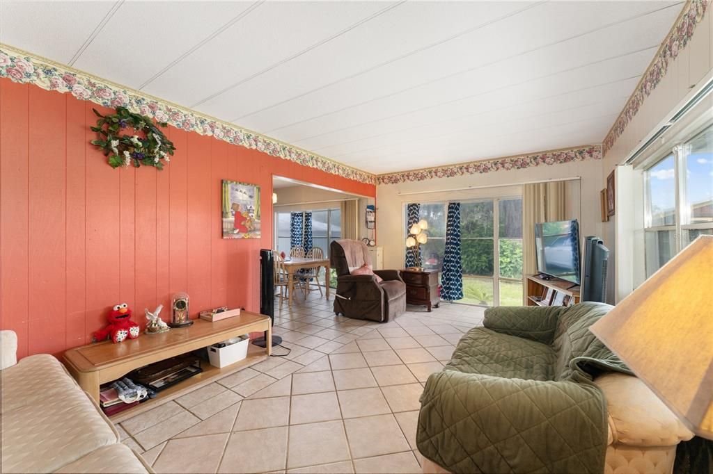 For Sale: $580,000 (3 beds, 3 baths, 1344 Square Feet)