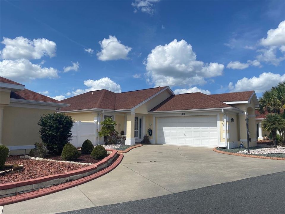 Recently Sold: $324,900 (2 beds, 2 baths, 1363 Square Feet)