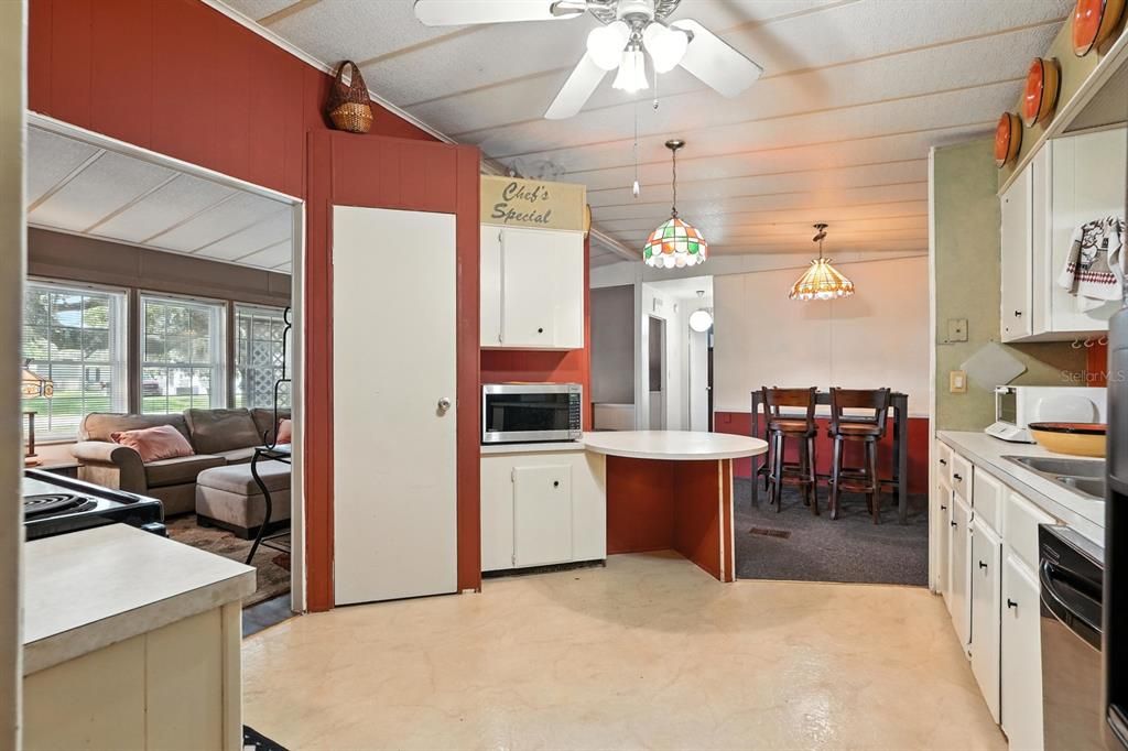 For Sale: $250,000 (3 beds, 2 baths, 1983 Square Feet)