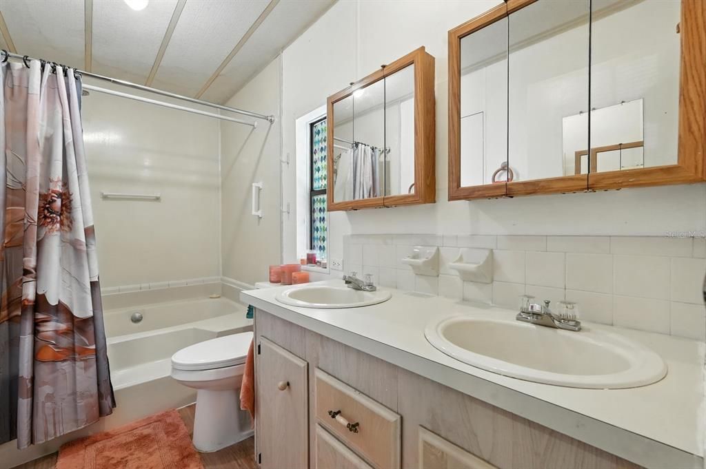 For Sale: $250,000 (3 beds, 2 baths, 1983 Square Feet)