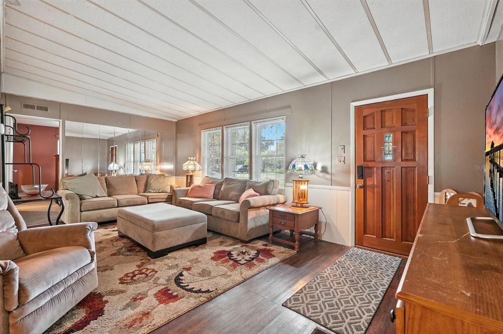 For Sale: $250,000 (3 beds, 2 baths, 1983 Square Feet)