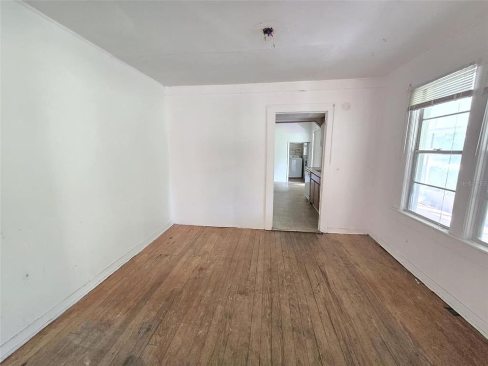 待售: $165,000 (3 贝兹, 1 浴室, 1464 平方英尺)