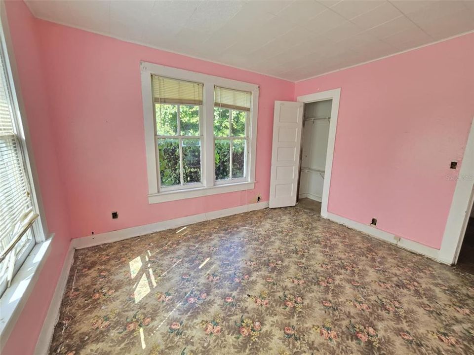 待售: $165,000 (3 贝兹, 1 浴室, 1464 平方英尺)