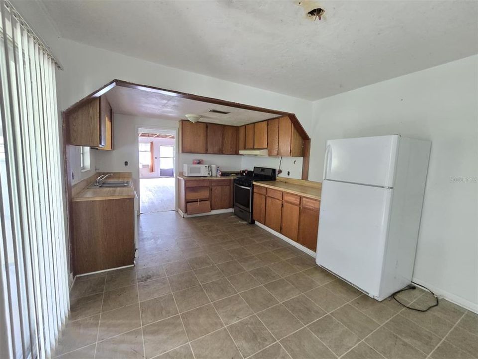 待售: $165,000 (3 贝兹, 1 浴室, 1464 平方英尺)