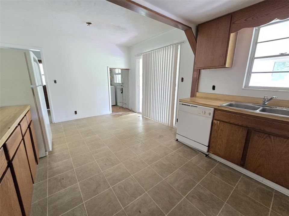 待售: $165,000 (3 贝兹, 1 浴室, 1464 平方英尺)