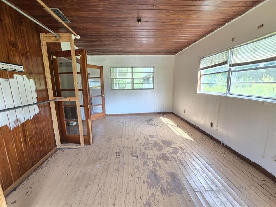 待售: $165,000 (3 贝兹, 1 浴室, 1464 平方英尺)