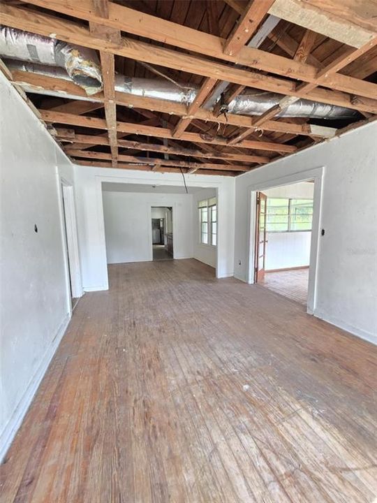 待售: $165,000 (3 贝兹, 1 浴室, 1464 平方英尺)