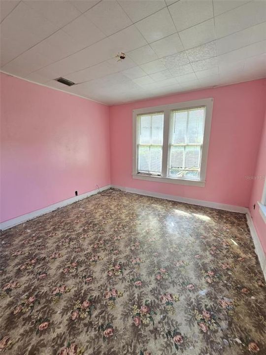 待售: $165,000 (3 贝兹, 1 浴室, 1464 平方英尺)