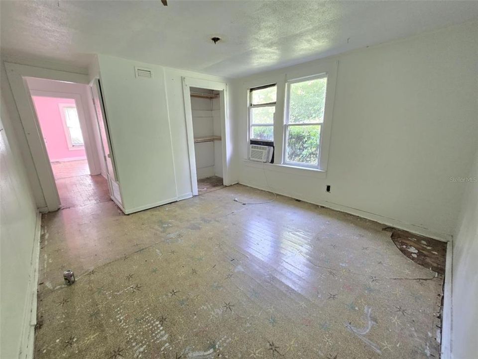 待售: $165,000 (3 贝兹, 1 浴室, 1464 平方英尺)