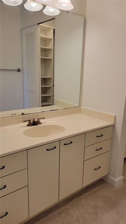 Active With Contract: $2,000 (2 beds, 2 baths, 1351 Square Feet)