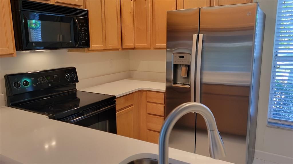 Active With Contract: $2,000 (2 beds, 2 baths, 1351 Square Feet)