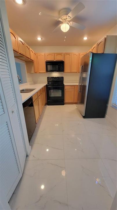 Active With Contract: $2,000 (2 beds, 2 baths, 1351 Square Feet)